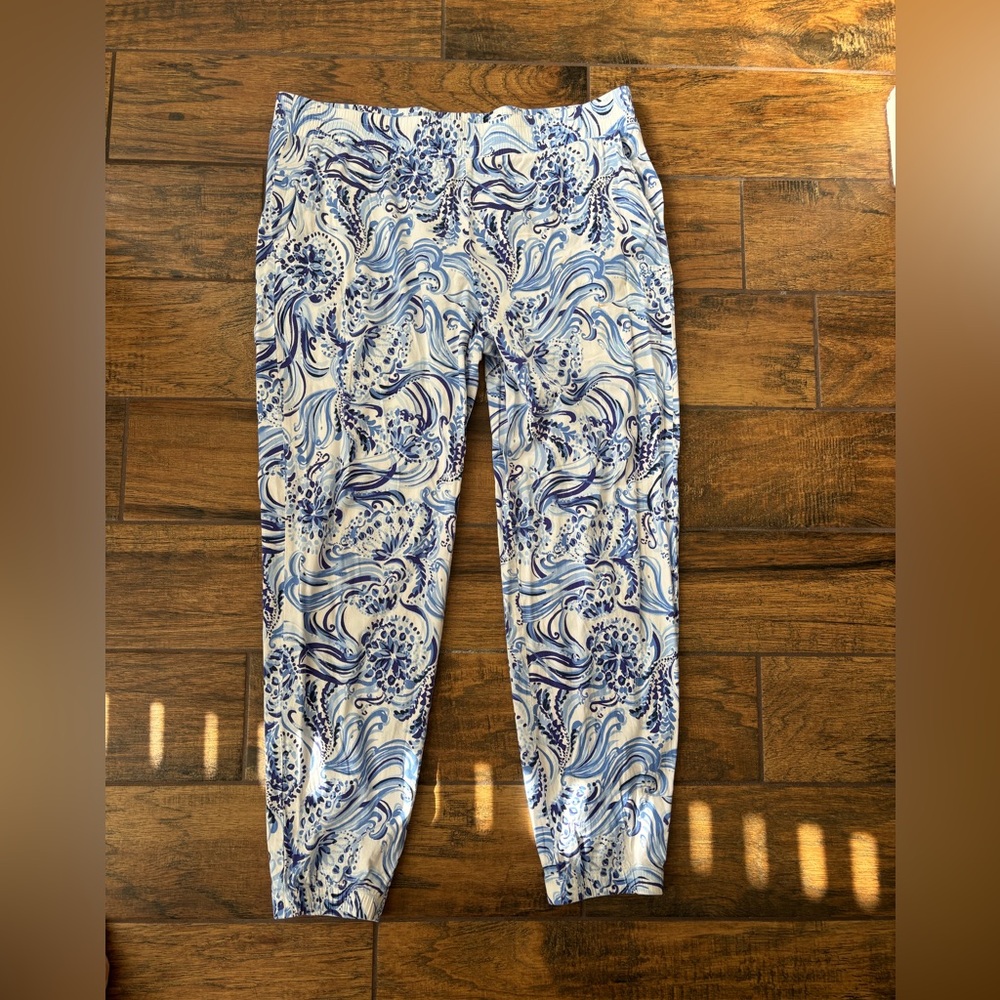 Comfortable and flattering Lilly Pulitzer jogger pants XL